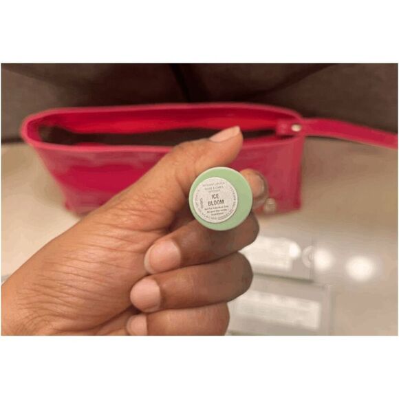 Clinique 11-Pc Lipstick & Eyeshadow Set with Makeup Pouch - Picture 8 of 11